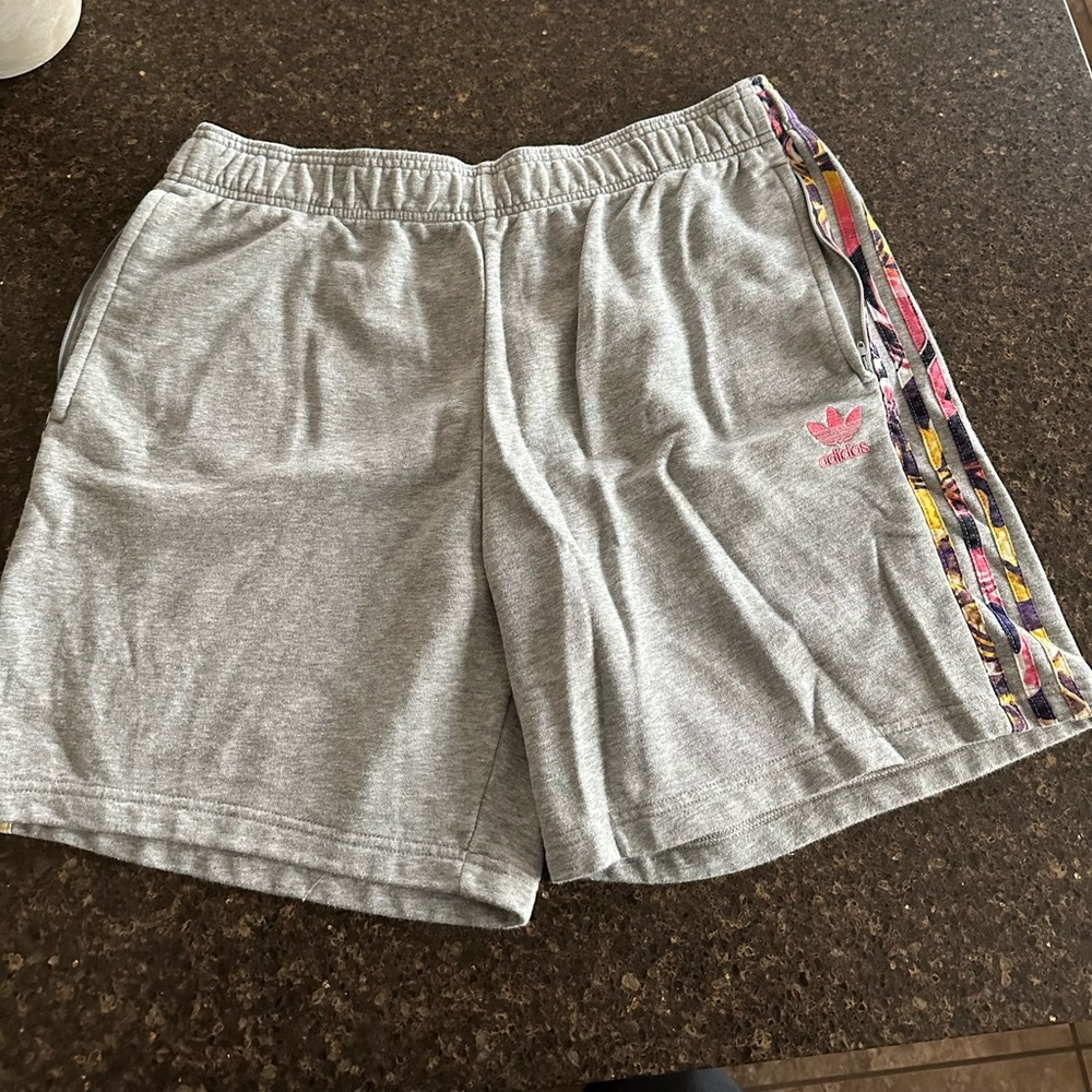 Adidas men’s athletic shorts size xxl in excellent used condition